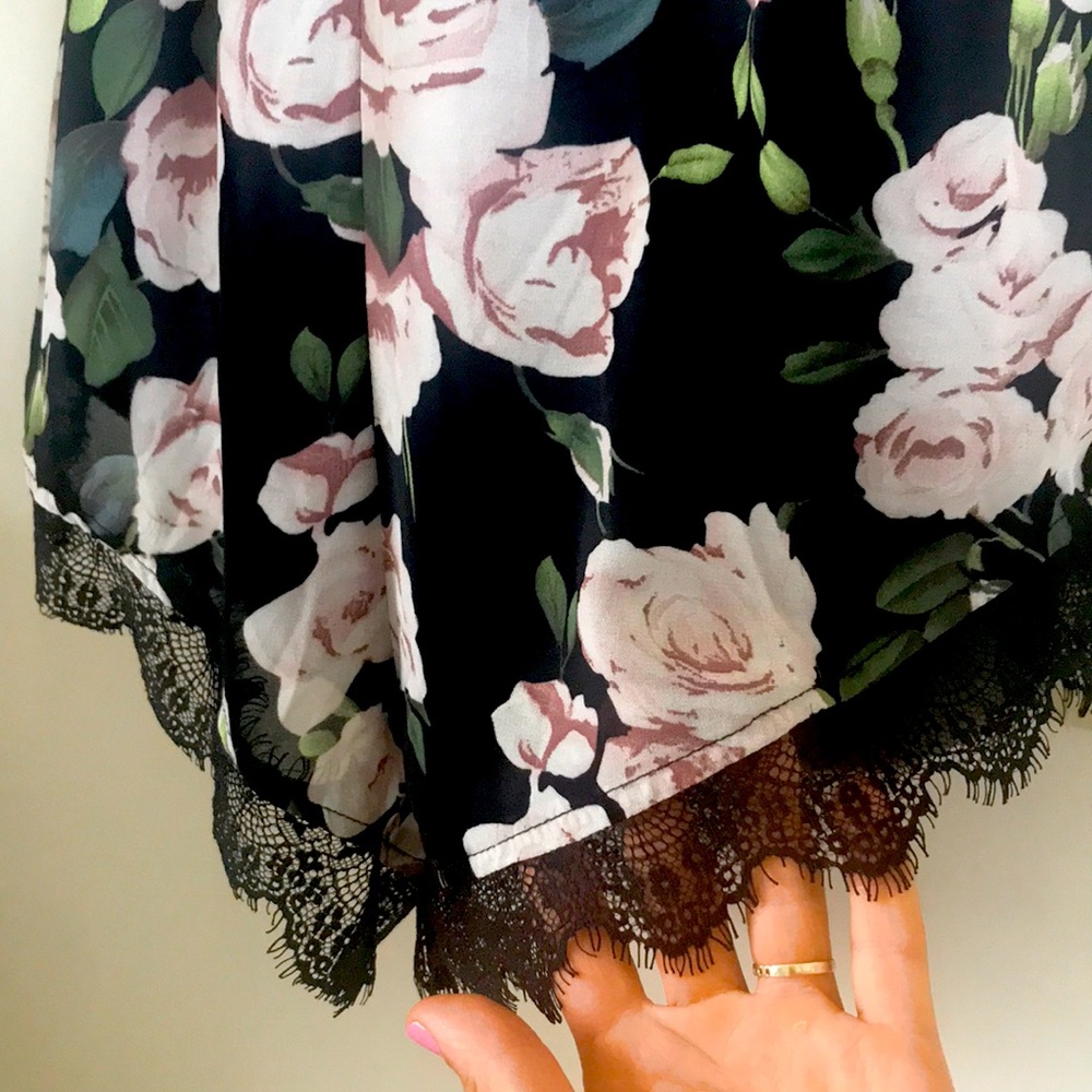 Pretty Roses Lounge Shorts Jumpsuit - Picture 7 of 17